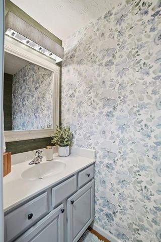 426 Lake Front Drive, Lebanon, OH 45036