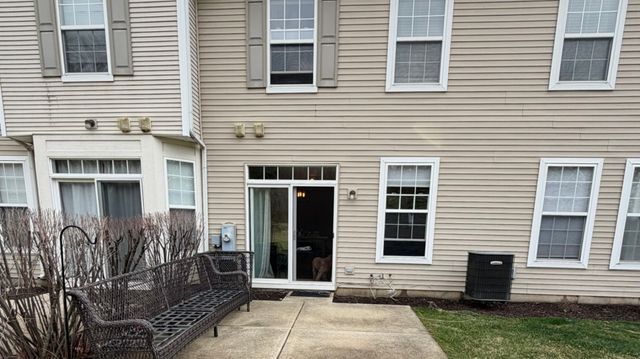 2554 Evergreen Circle 2554, Mchenry, IL 60050