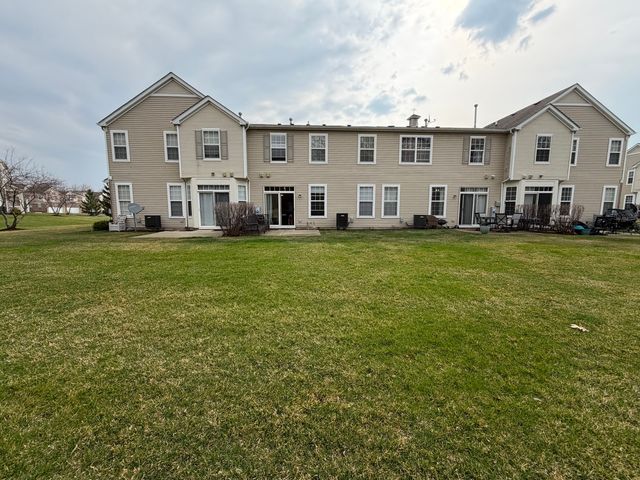 2554 Evergreen Circle 2554, Mchenry, IL 60050