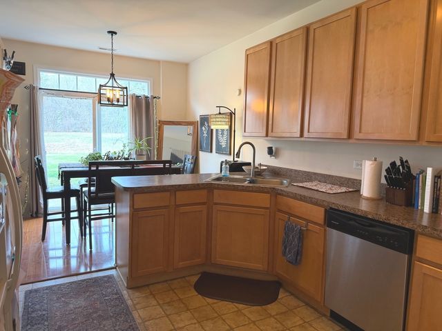 2554 Evergreen Circle 2554, Mchenry, IL 60050