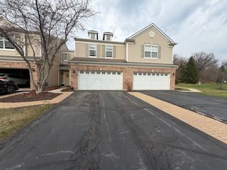 2554 Evergreen Circle 2554, Mchenry, IL 60050
