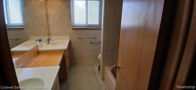 30632 Ohmer Drive, Warren, MI 48092