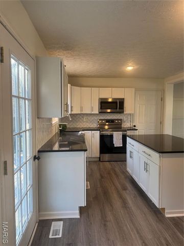 108 Dogwood Circle, St Robert, MO 65584