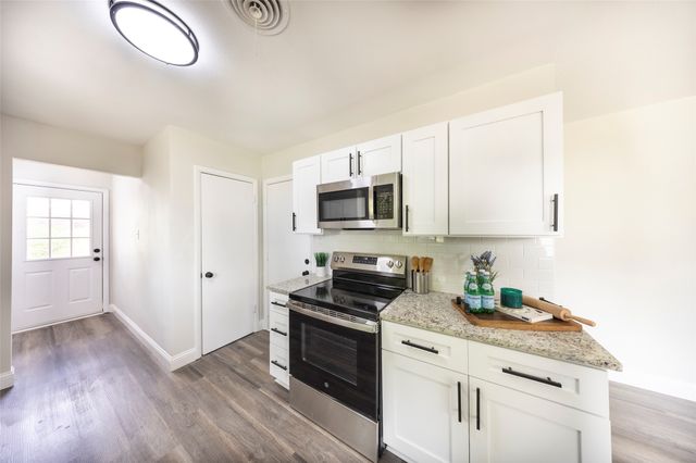 536 Lakeshore Drive, Ennis, TX 75119