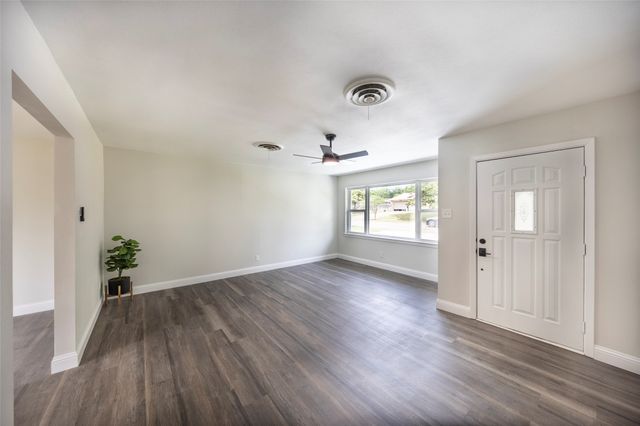 536 Lakeshore Drive, Ennis, TX 75119