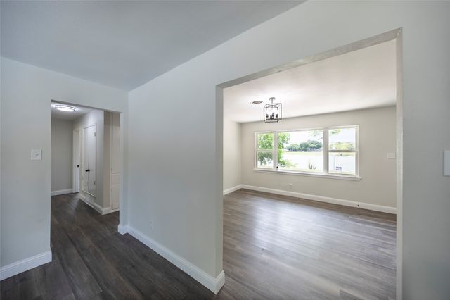 536 Lakeshore Drive, Ennis, TX 75119