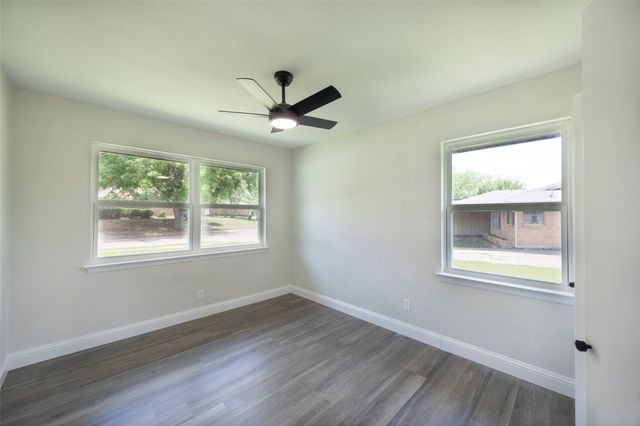 536 Lakeshore Drive, Ennis, TX 75119