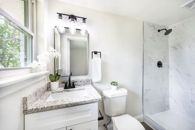 536 Lakeshore Drive, Ennis, TX 75119