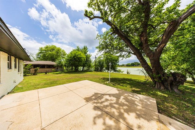 536 Lakeshore Drive, Ennis, TX 75119
