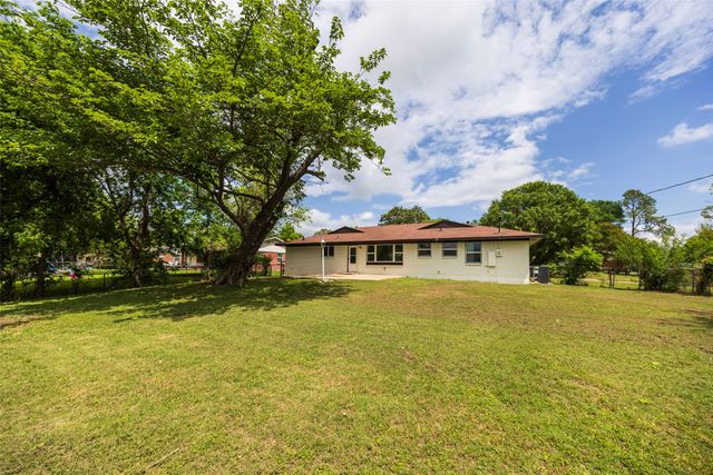 536 Lakeshore Drive, Ennis, TX 75119