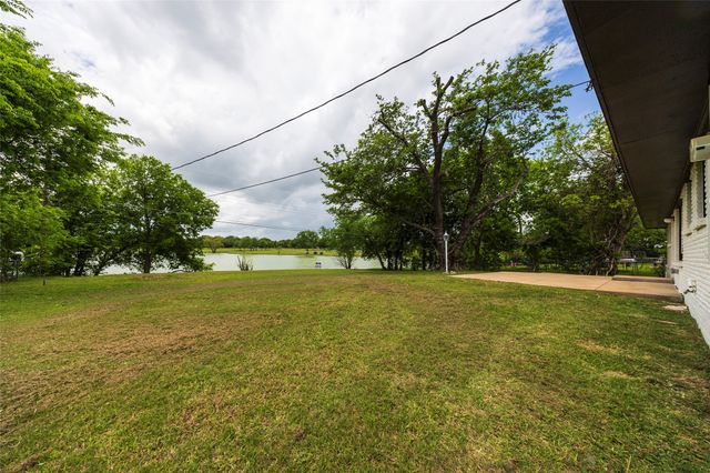 536 Lakeshore Drive, Ennis, TX 75119
