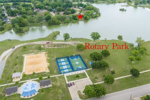 536 Lakeshore Drive, Ennis, TX 75119