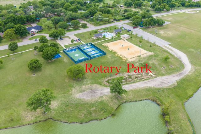 536 Lakeshore Drive, Ennis, TX 75119