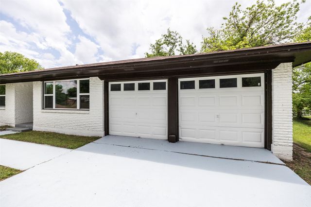 536 Lakeshore Drive, Ennis, TX 75119