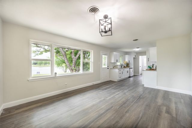 536 Lakeshore Drive, Ennis, TX 75119