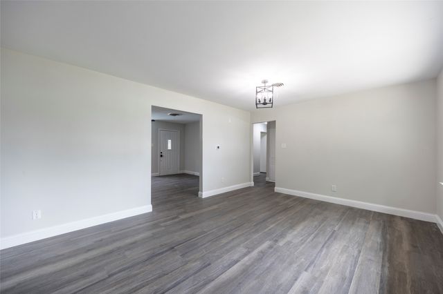 536 Lakeshore Drive, Ennis, TX 75119