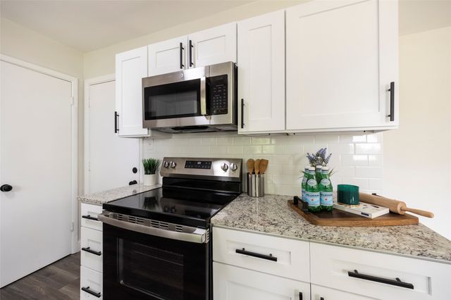 536 Lakeshore Drive, Ennis, TX 75119