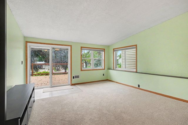 549 18th Avenue N, South Saint Paul, MN 55075
