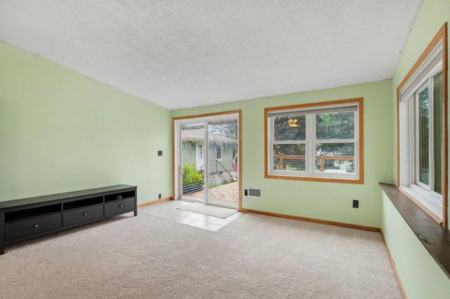 549 18th Avenue N, South Saint Paul, MN 55075