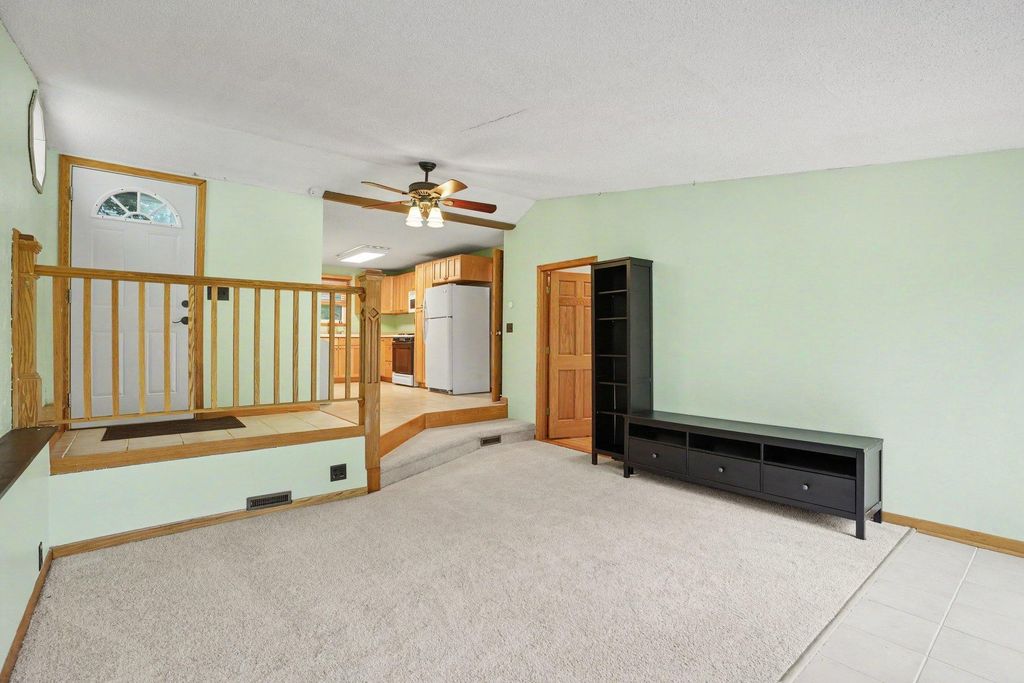 549 18th Avenue N, South Saint Paul, MN 55075 — photo 2