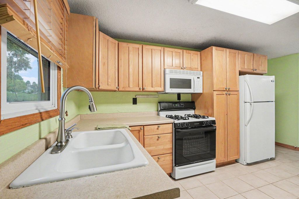 549 18th Avenue N, South Saint Paul, MN 55075 — photo 5
