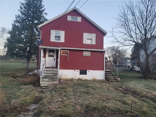 331 Oak St, Mt Pleasant Twp, PA 15666