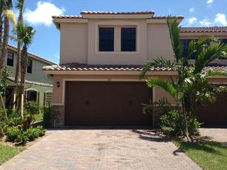130 E Riverwalk Cir E, Plantation, FL 33325