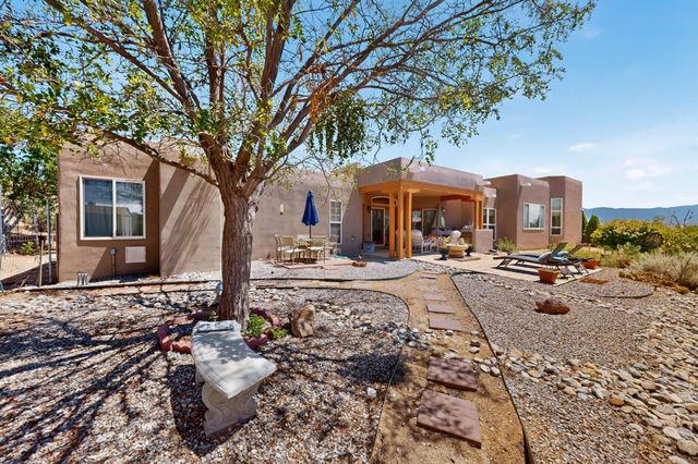 321 Paseo De Corrales, Corrales, NM 87048