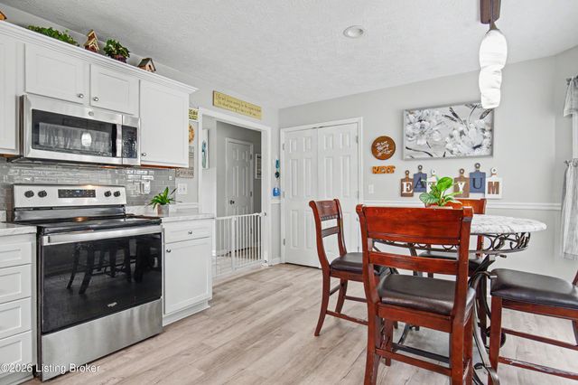 585 River Oaks Dr, Shepherdsville, KY 40165