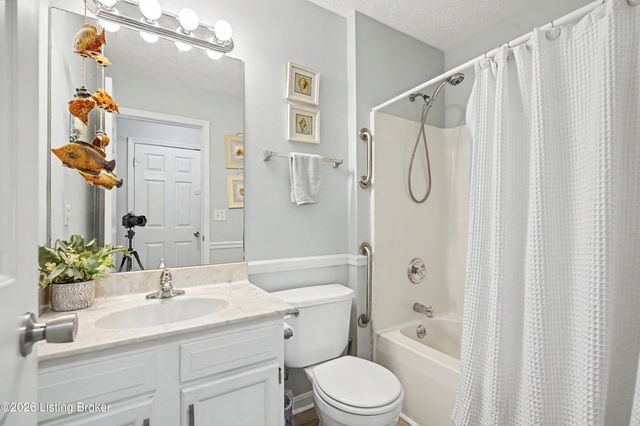 585 River Oaks Dr, Shepherdsville, KY 40165