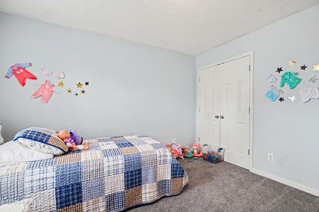 585 River Oaks Dr, Shepherdsville, KY 40165