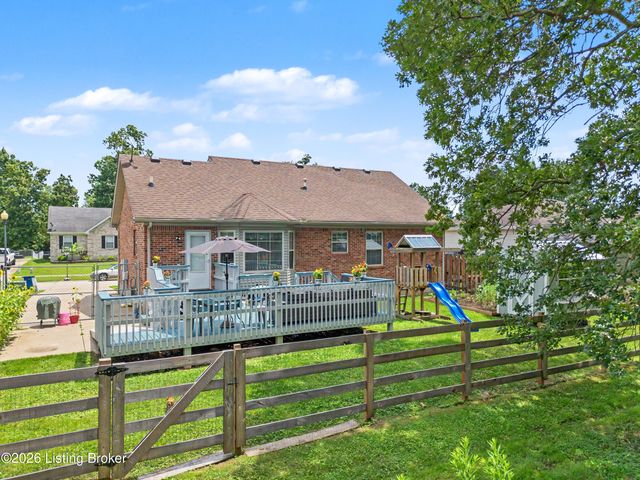585 River Oaks Dr, Shepherdsville, KY 40165