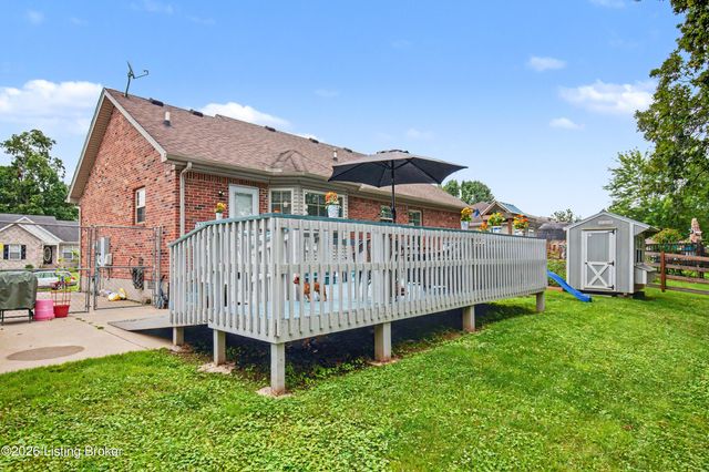 585 River Oaks Dr, Shepherdsville, KY 40165