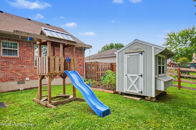 585 River Oaks Dr, Shepherdsville, KY 40165
