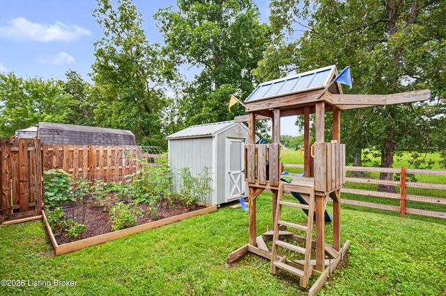 585 River Oaks Dr, Shepherdsville, KY 40165