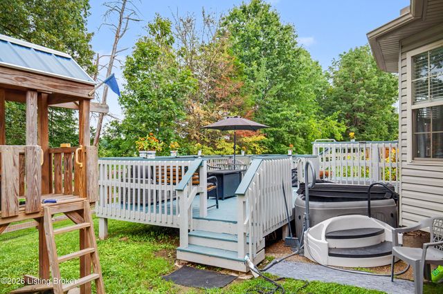585 River Oaks Dr, Shepherdsville, KY 40165