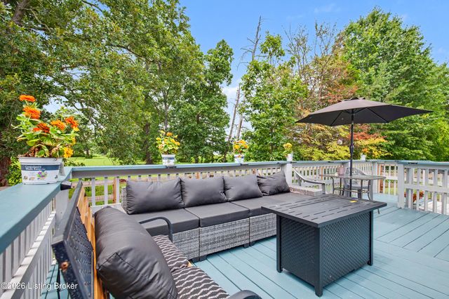 585 River Oaks Dr, Shepherdsville, KY 40165