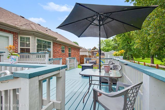 585 River Oaks Dr, Shepherdsville, KY 40165
