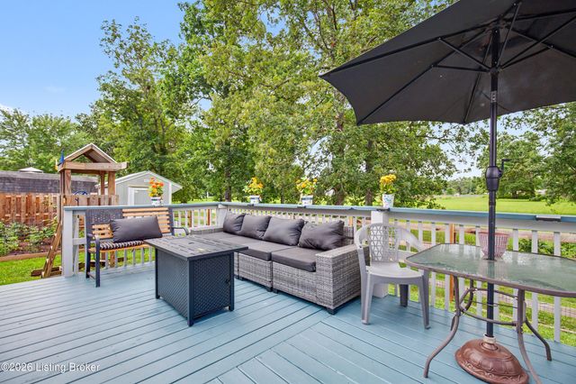 585 River Oaks Dr, Shepherdsville, KY 40165