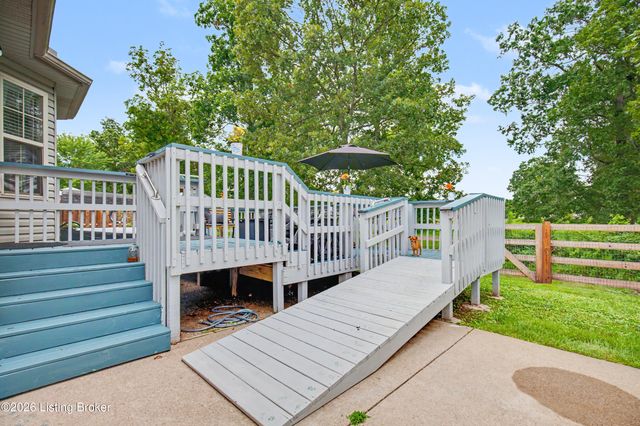 585 River Oaks Dr, Shepherdsville, KY 40165