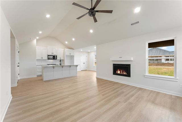 1708 Gerald Shay Road, Gentry, AR 72734