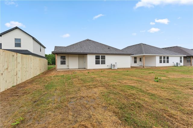 1708 Gerald Shay Road, Gentry, AR 72734