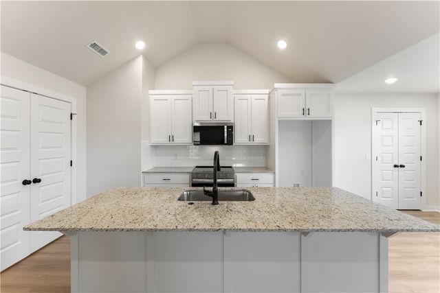 1708 Gerald Shay Road, Gentry, AR 72734