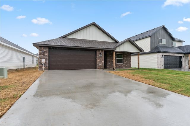 1708 Gerald Shay Road, Gentry, AR 72734