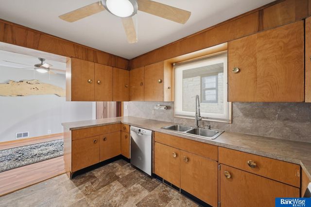 665 Sumner Street, Lincoln, NE 68502