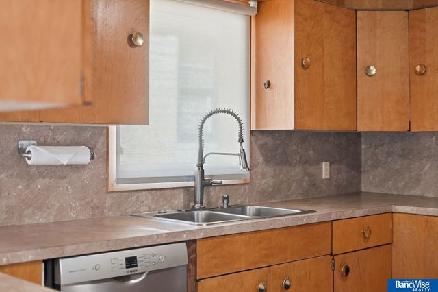 665 Sumner Street, Lincoln, NE 68502