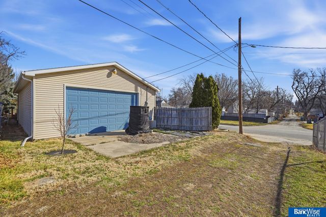 665 Sumner Street, Lincoln, NE 68502