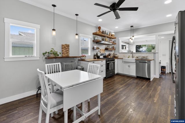 352 21st Av NE, Salem, OR 97301