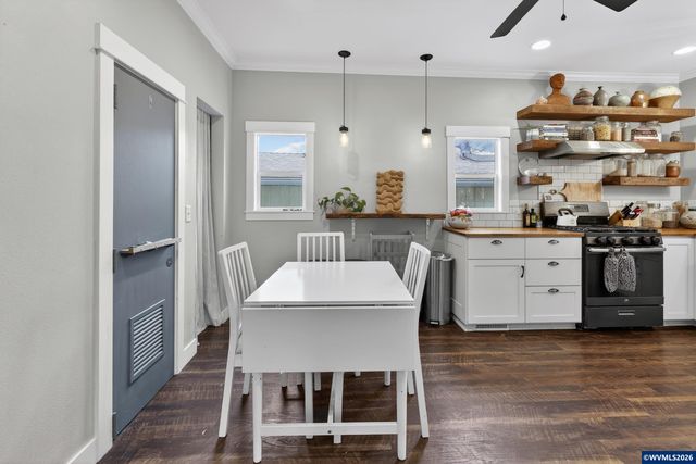 352 21st Av NE, Salem, OR 97301