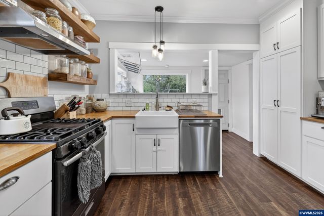 352 21st Av NE, Salem, OR 97301